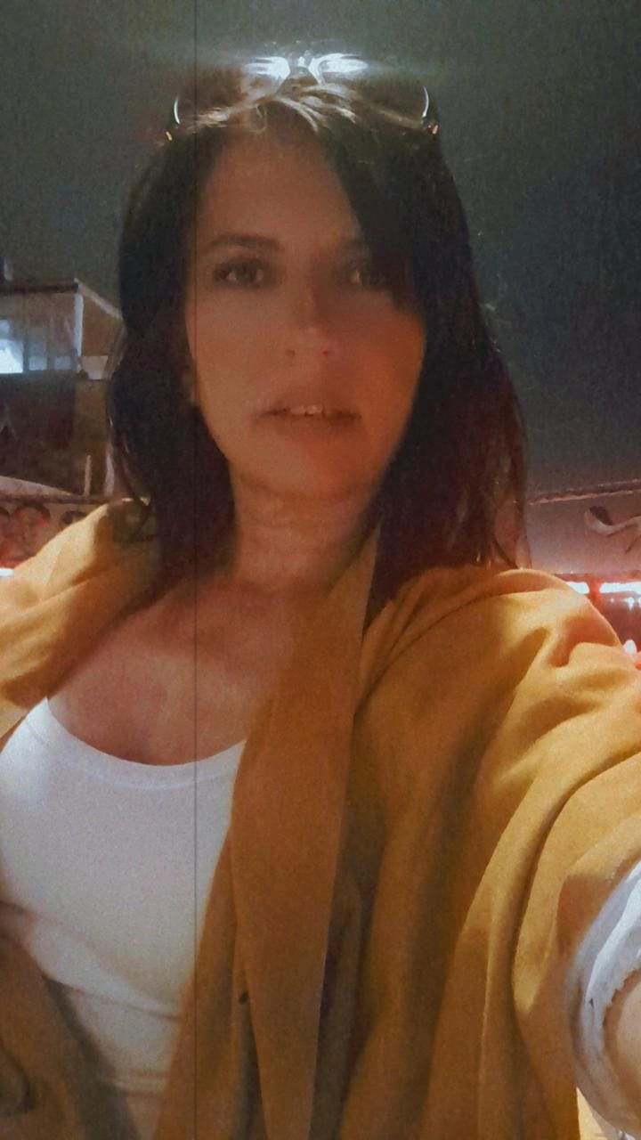 Senay Güncavar - Gölgelerin İçinden Geçtim, Işığa Ulaştım